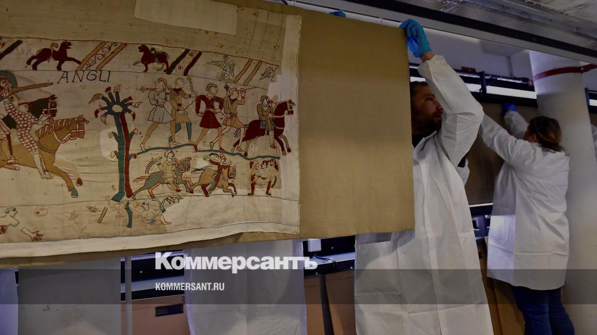 Гобелен времен Вильгельма Завоевателя повредили при перевозке на выставку в Британию // Гобелен из Байё получил небольшие разрывы при транспортировке в Лондон
