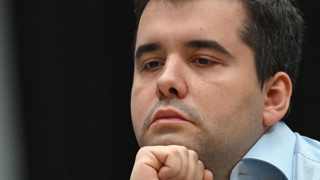 Непомнящий ударил рукой по столу после досадного проигрыша Ниманну