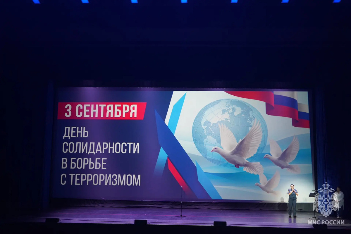 Минута молчания и пожарный урок прошли в Янтарь Холле для школьников