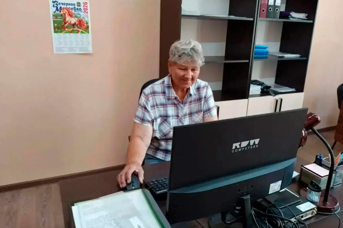 В Макеевке пенсионеры осваивают компьютерную грамотность