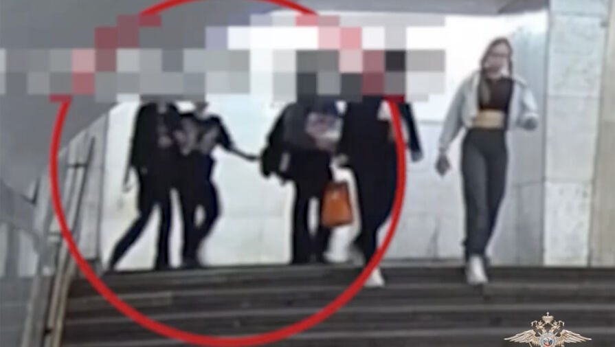 Школьник избил мужчину в московском метро и попал на видео