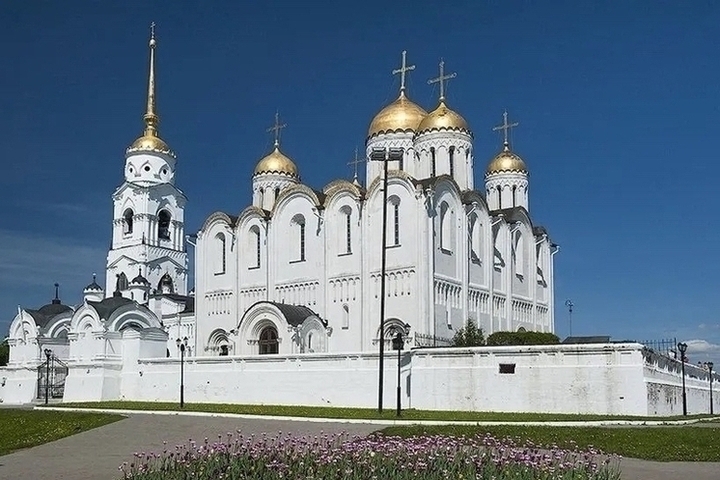 ВСМЗ и епархия отрицают согласование рекламы пива у Успенского собора