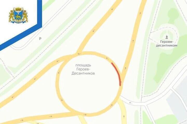Псковских автомобилистов предупредили о временном ограничении движения на площади Героев‑Десантников.