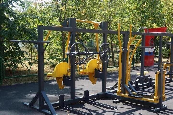 В черкесском парке «Зелёный остров» обновили «Аллею добра»