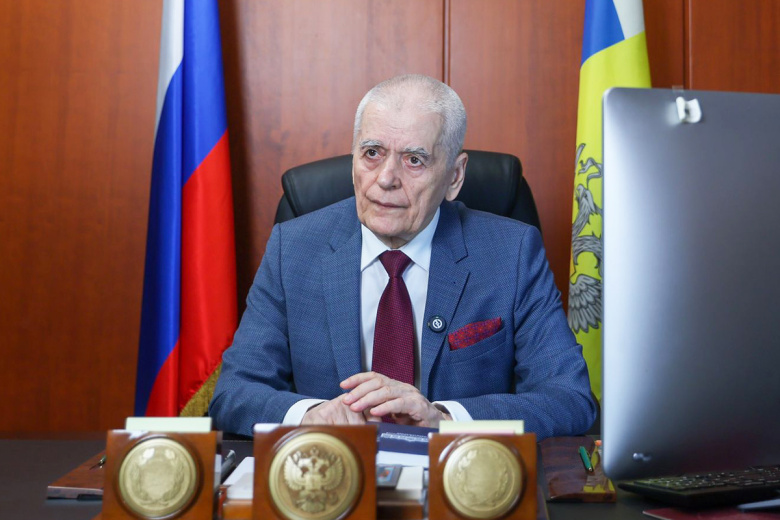 «Начинать не с денег, а с „домостроя“»: Онищенко о демографии, ГМО и еде