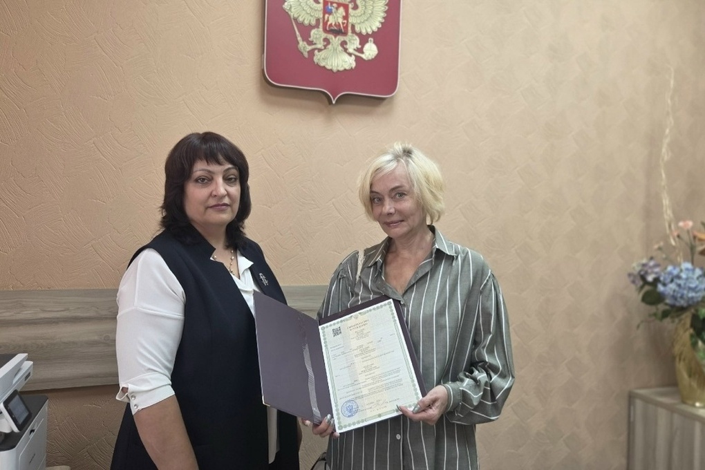 Дочь Евстигнеева получила в Нижнем документ о рождении отца