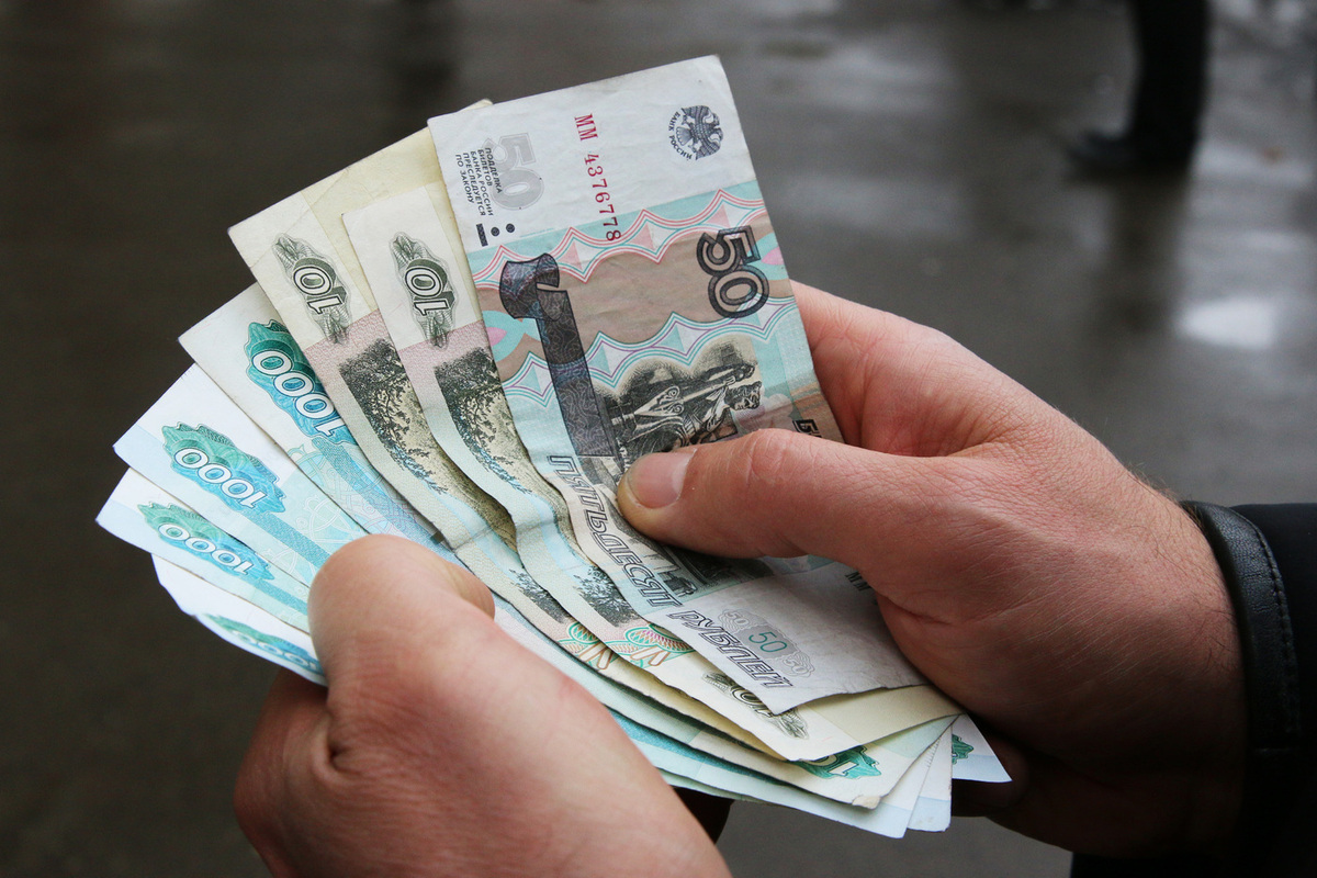 Стало известно, в какой сфере в РФ самые высокие зарплаты