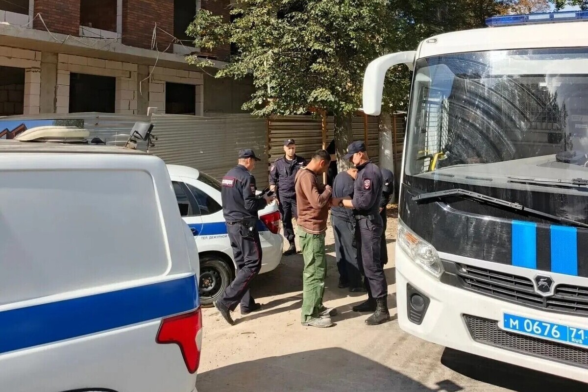 На стройки в Туле нагрянула полиция с проверкой мигрантов