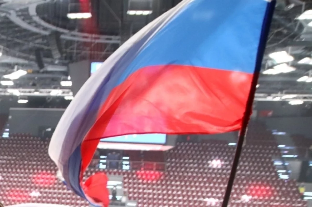 Японские болельщицы развернули флаг России на турнире фигуристов в Токио