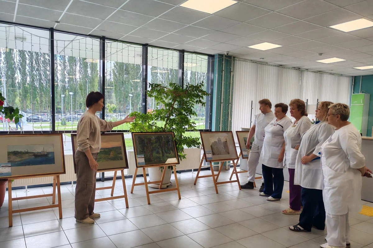 Пензенские поликлиники украсили выставками студентов и школьников