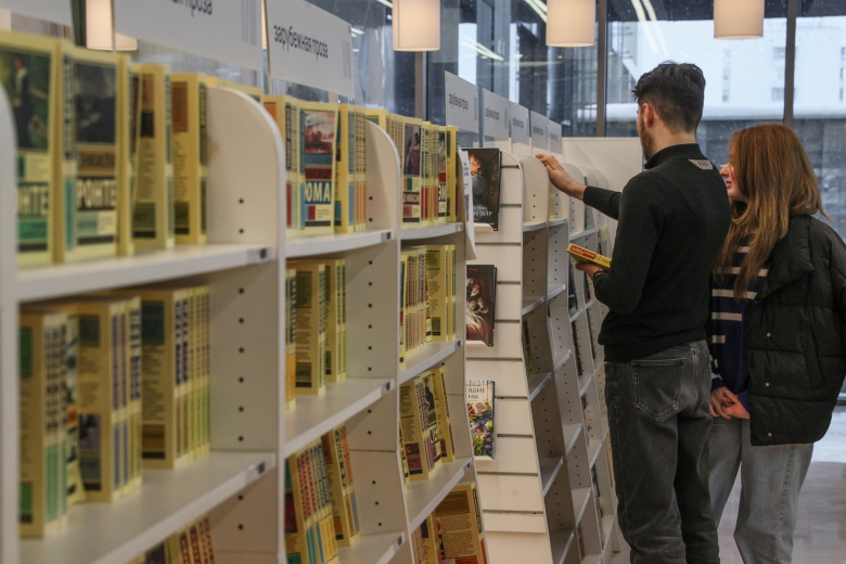 Латвийские силовики устроили «охоту» на русские книги в популярном магазине