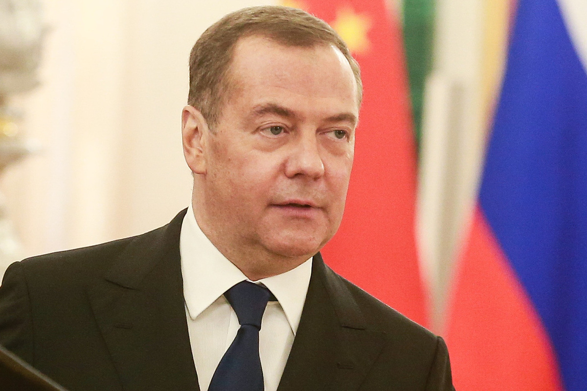 Медведев пообещал продолжение борьбы с Западом после СВО