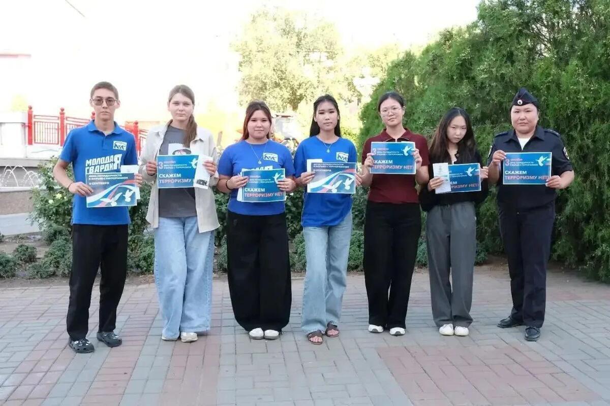 В Элисте полицейские и общественники провели акцию ко Дню борьбы с терроризмом