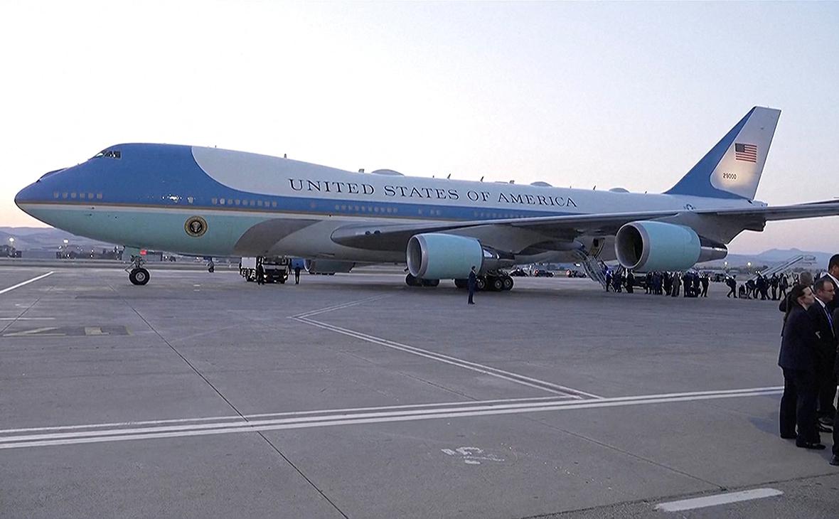 NYT рассказала, как Air Force One Трампа стал «летающей приманкой»
