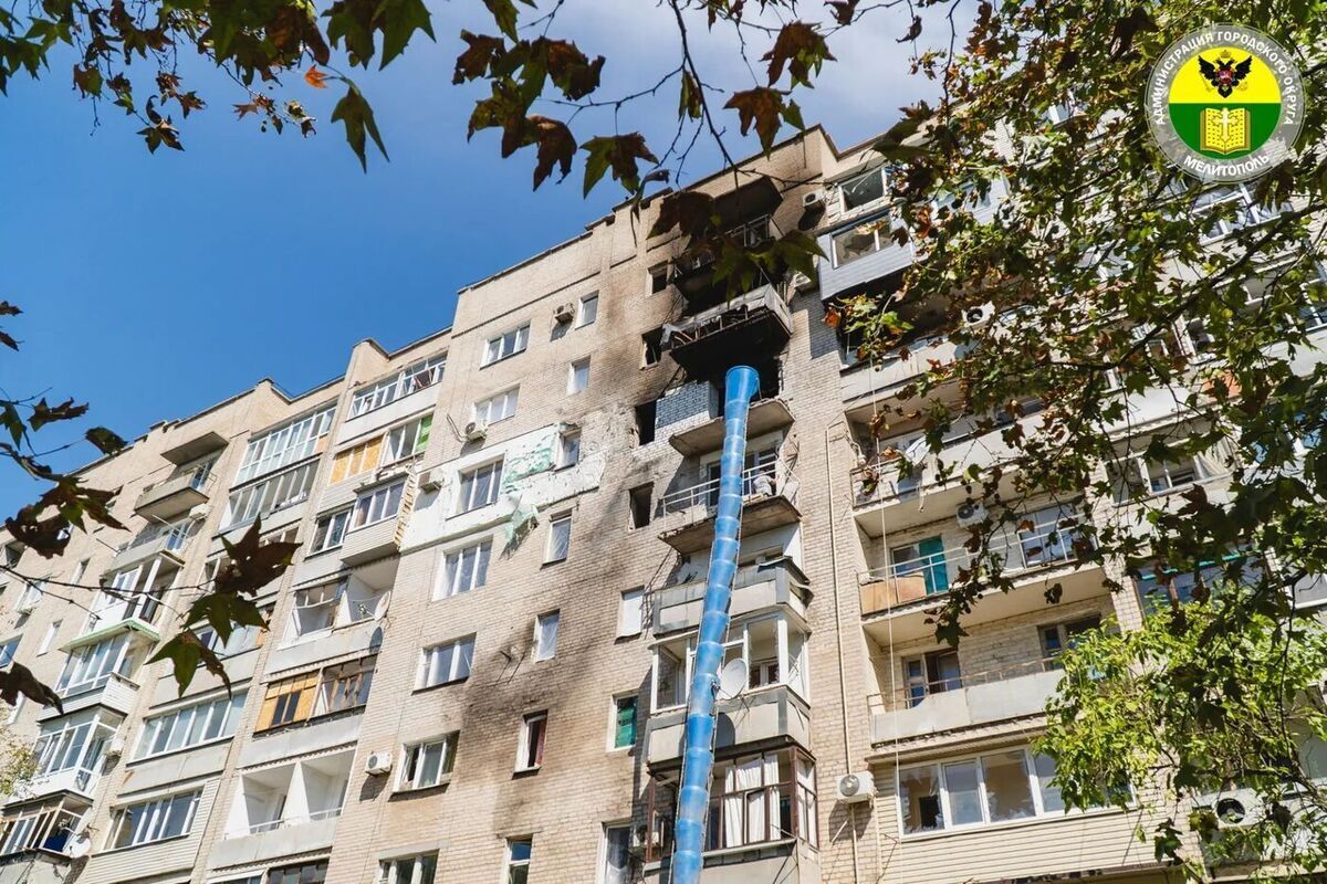 В Мелитополе восстанавливают повреждённый при атаке ВСУ жилой дом