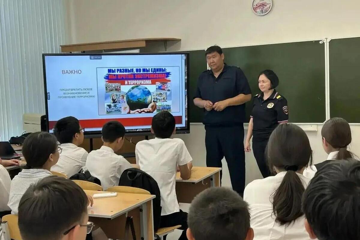 В школах Калмыкии прошли уроки безопасности, приуроченные ко Дню солидарности в борьбе с терроризмом
