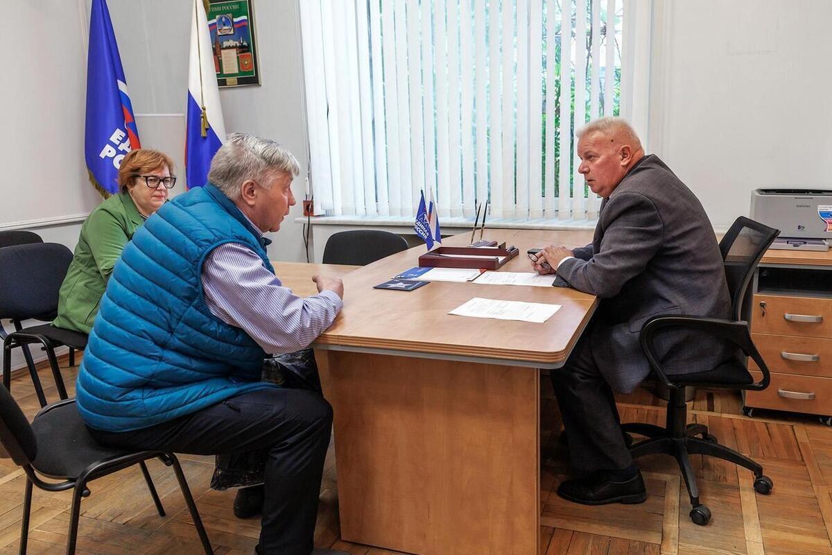 Жители Пскова обратились за содействием в решении вопросов, связанных с медицинским обслуживанием
