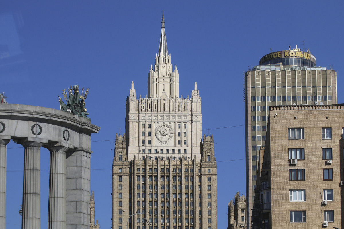Посол пообещал ответ Москвы на закрытие консульства в Германии