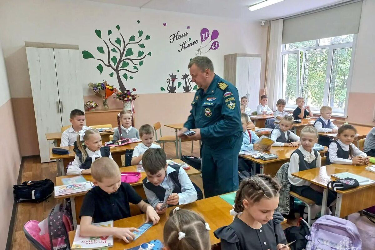 Уроки безопасности на водоемах провели для юных псковичей