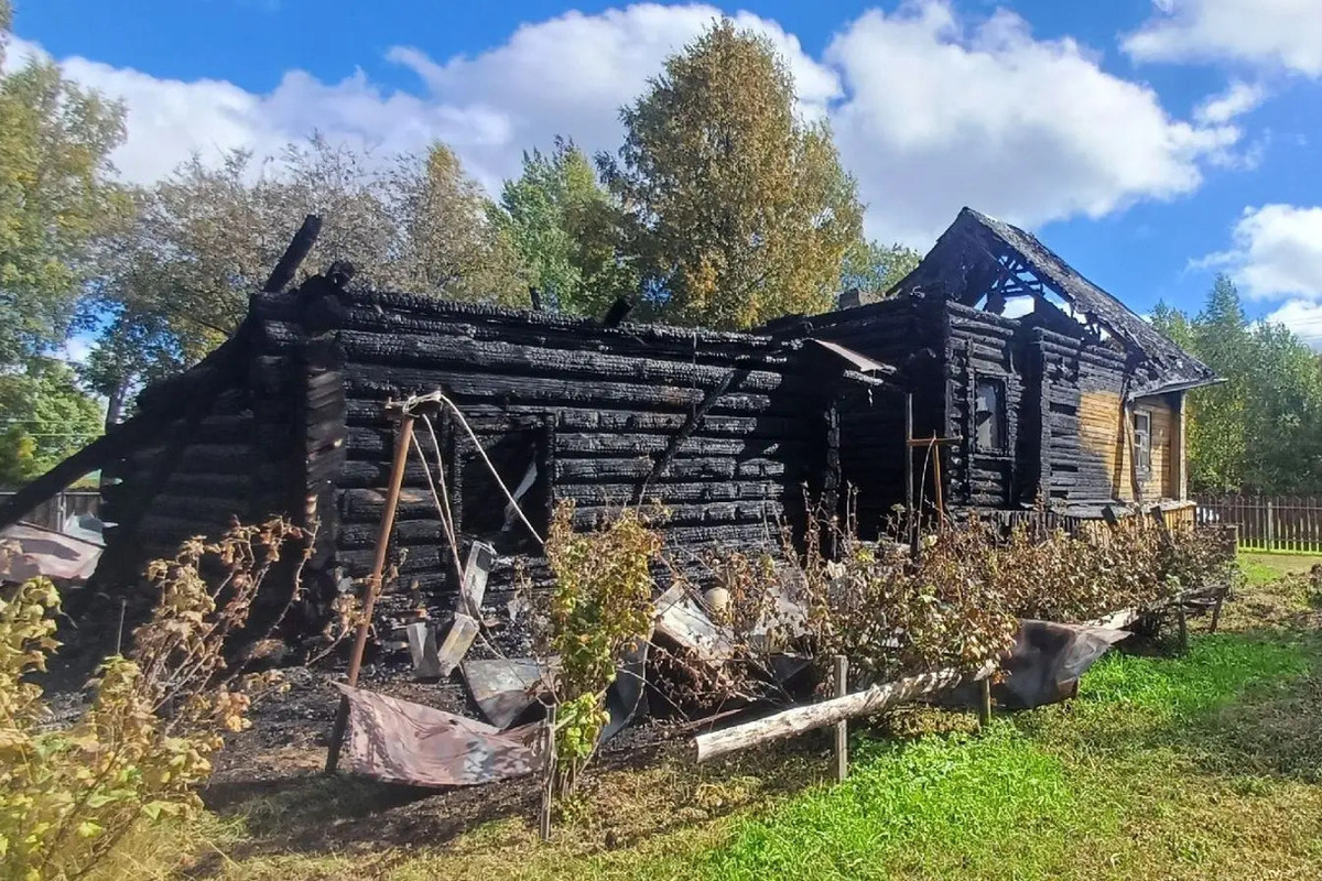 В Ярославской области неизвестные злодеи подожгли дом