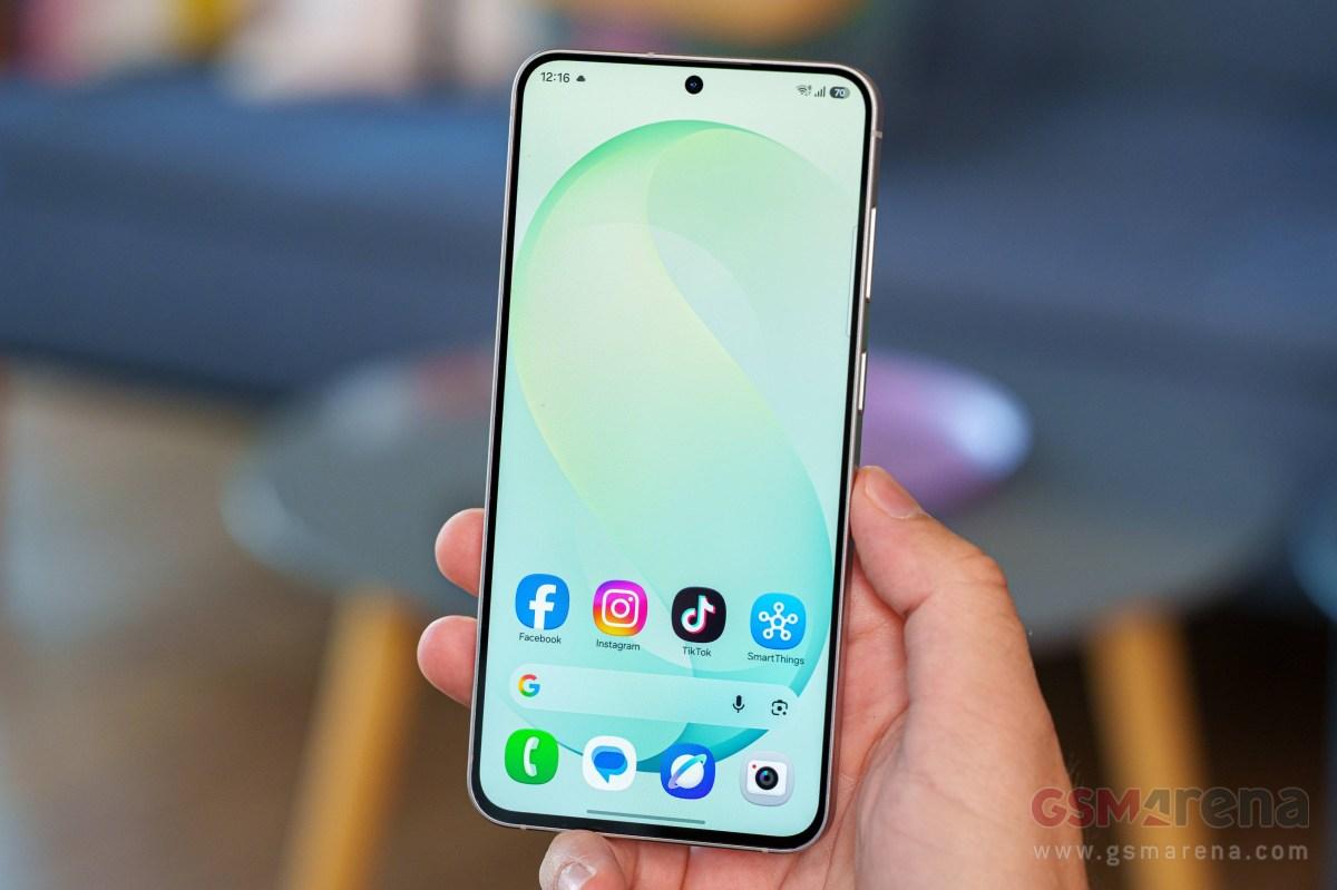 Samsung Galaxy S26 FE протестировали на автономность: он заметно обошел Galaxy S25 FE, хотя емкость батарей у них одинакова