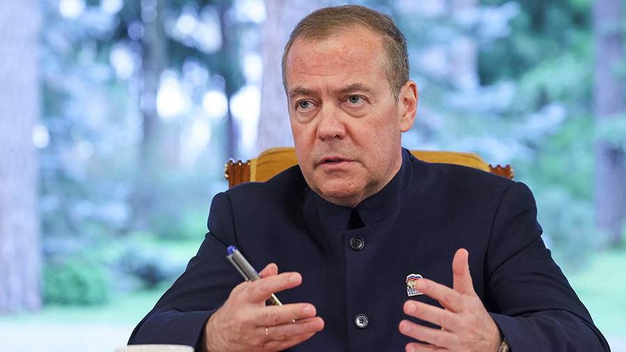 Медведев раскритиковал противников СВО среди молодежи