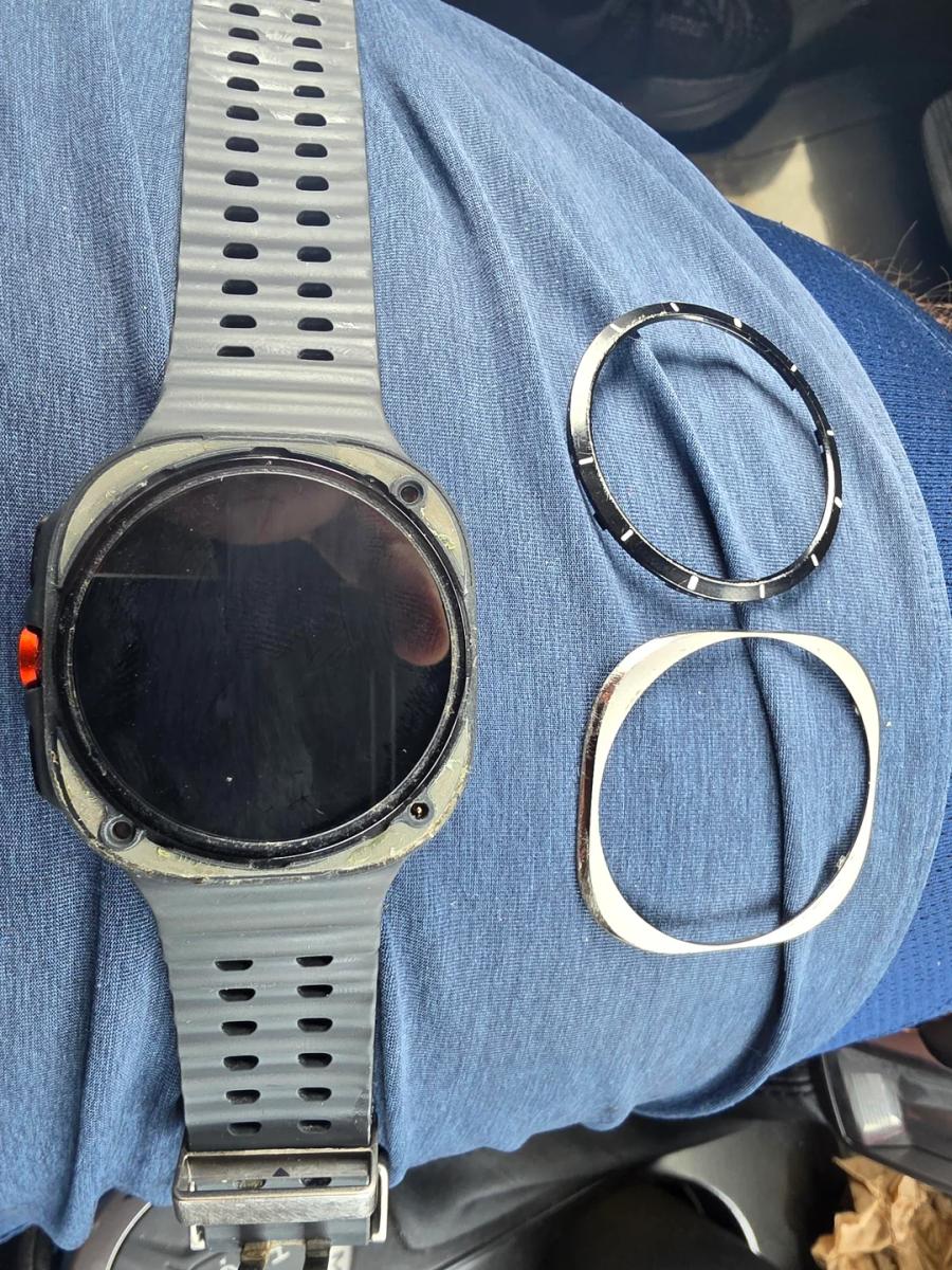 Samsung, и это флагманские часы? Пользователи сообщают, что у Samsung Galaxy Watch Ultra разваливается корпус