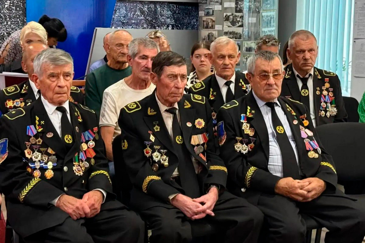 Депутат ЛНР Ян Лещенко обсудил развитие Стаханова