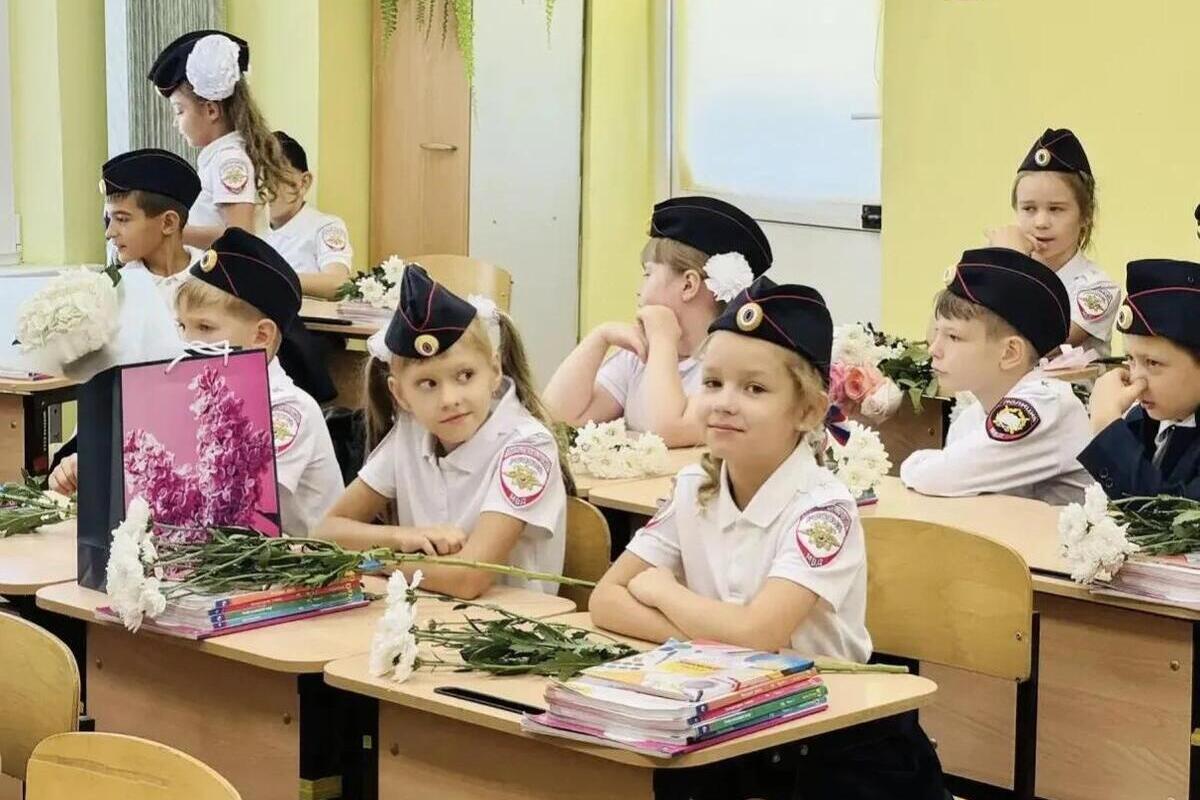 В Югре 306 школьников сели за парты в полицейских классах
