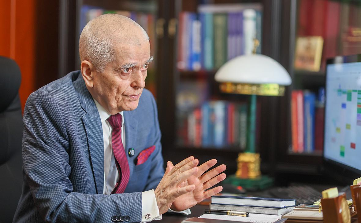 Онищенко предсказал появление вируса с пандемическим потенциалом