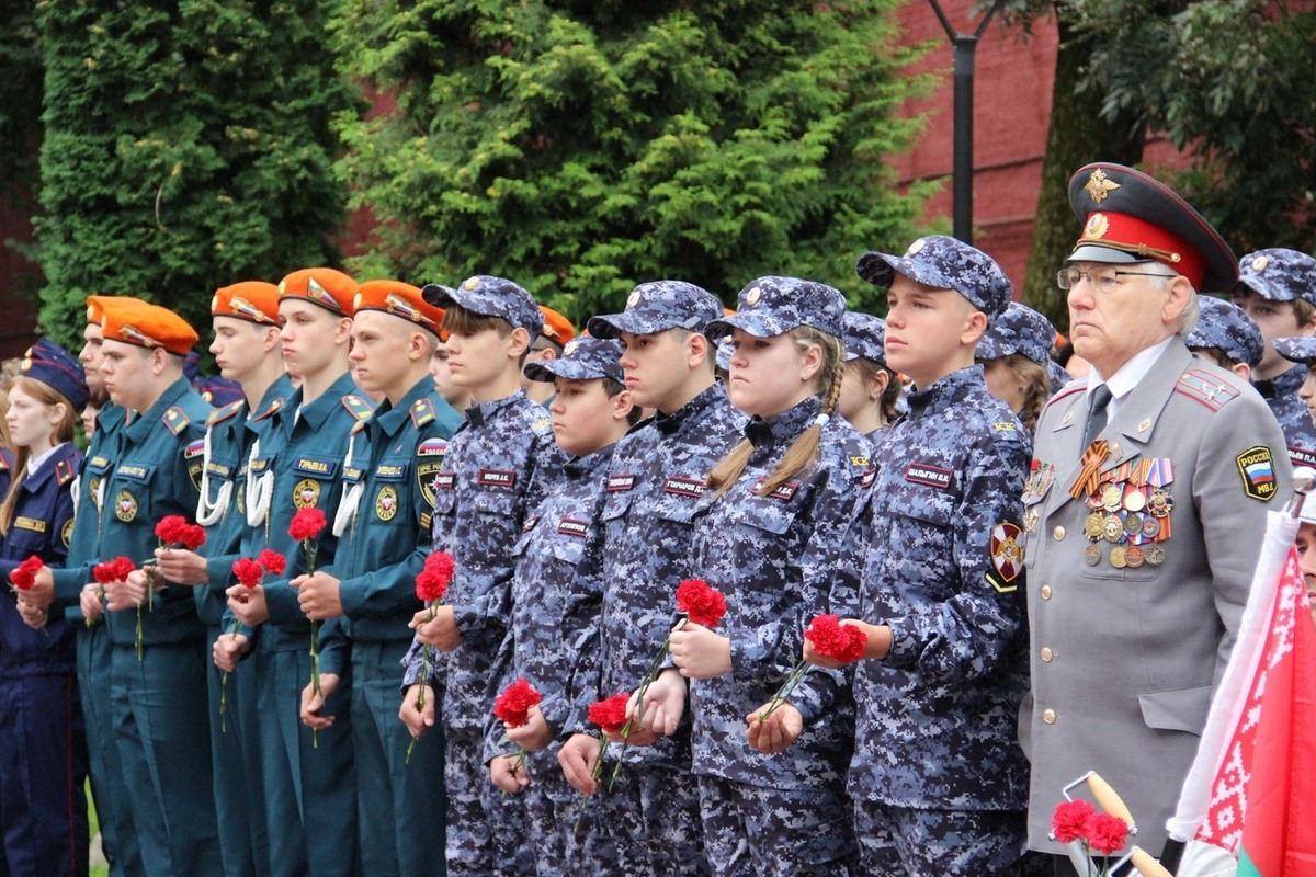 Смоленские росгвардейцы почтили память павших в Великой Отечественной войне