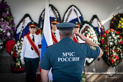 В Севастополе посмертно наградили погибших после атаки ВСУ сотрудников МЧС
