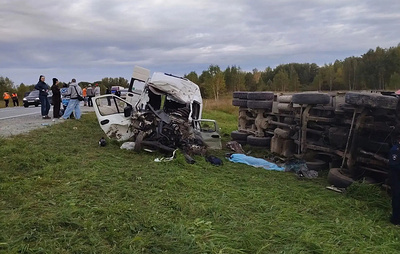 Под Новосибирском в крупном ДТП погиб водитель микроавтобуса