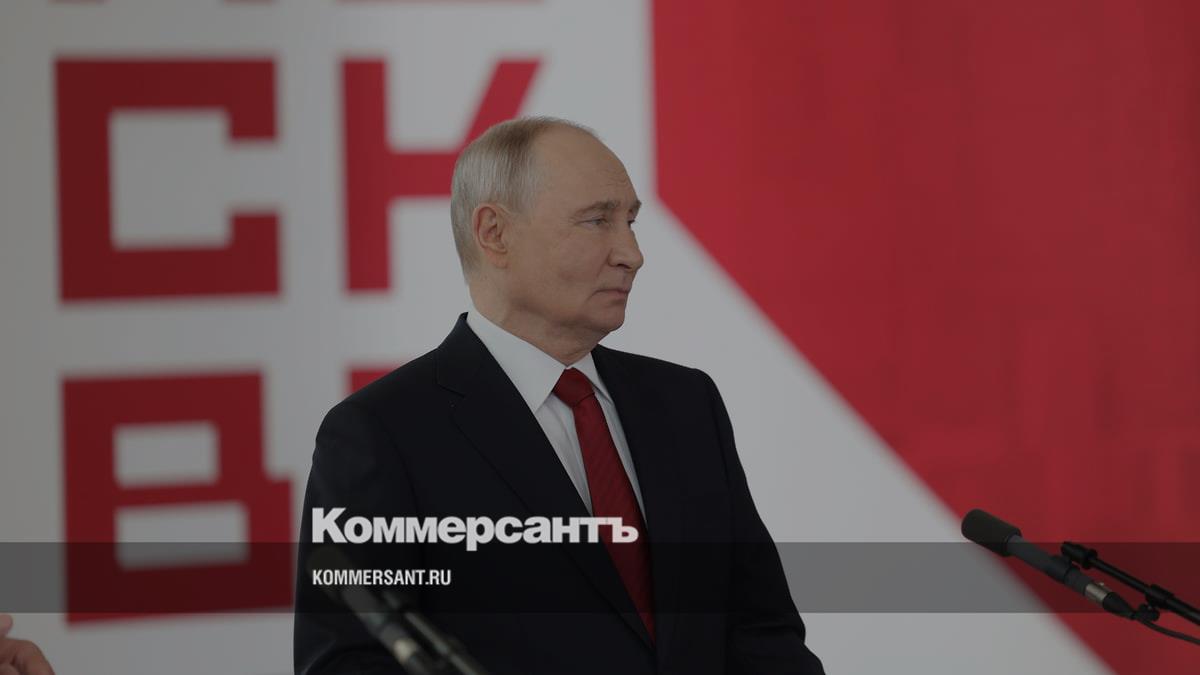 Путин присвоил звания трудовой доблести 12 российским городам