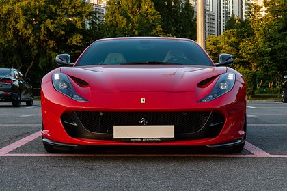 Ferrari предпринимателя Ибышева влетела в забор в центре Москвы