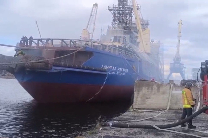 В Кронштадте потушили пожар на корабле «Адмирал Макаров»