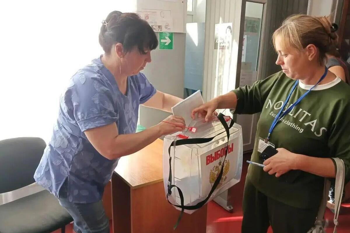 Жители Голопристанского округа участвуют в досрочном голосовании