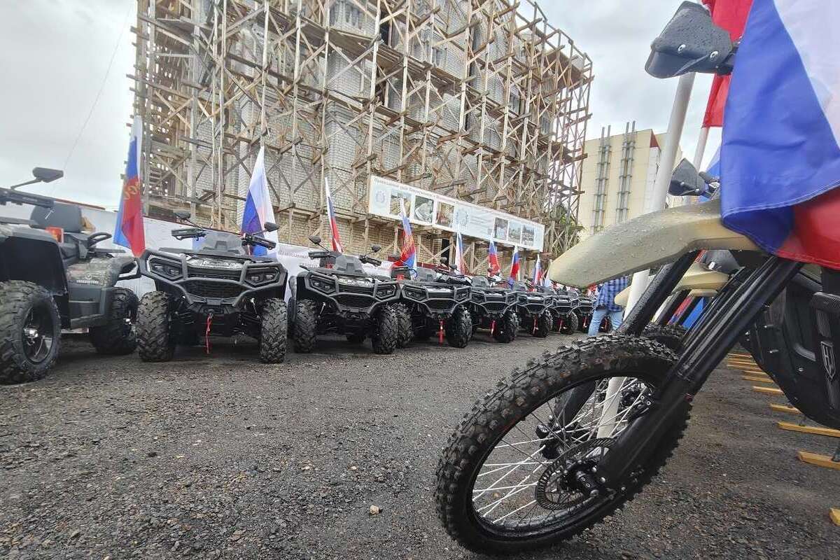 В Воронеже передали в зону СВО технику и гуманитарный груз