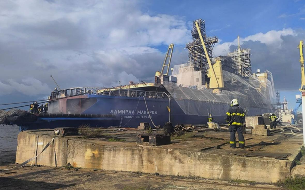 Пожарные потушили возгорание на ледоколе «Адмирал Макаров» в Петербурге