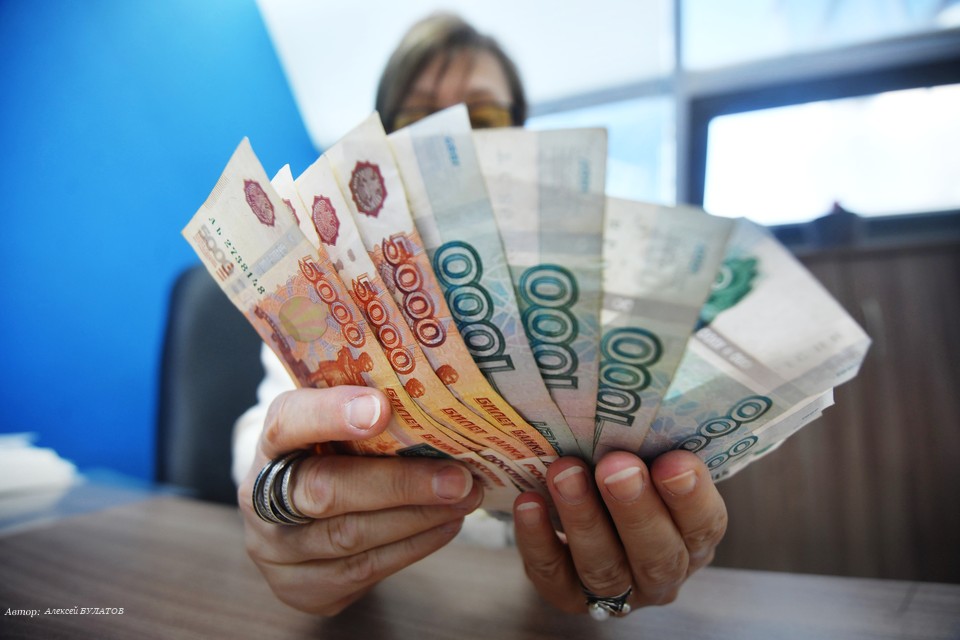 В России нашли среднюю зарплату больше 900 тысяч рублей: Сотрудники отрасли удивились, увидев цифры
