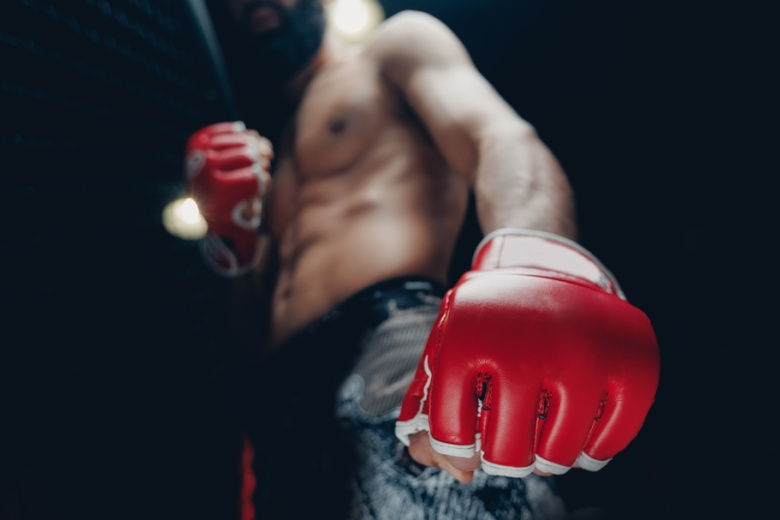 Чимаев одержал досрочную победу над экс-чемпионом UFC в Мытищах