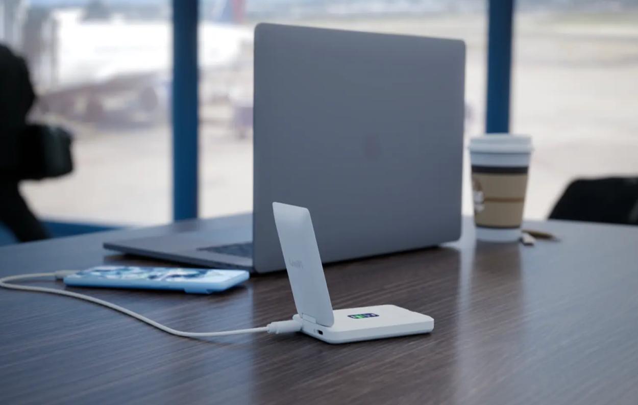 Два RJ-45, USB-C и складная антенна: Ubiquiti представила роутер-раскладушку за 100 долларов, и его уже раскупили