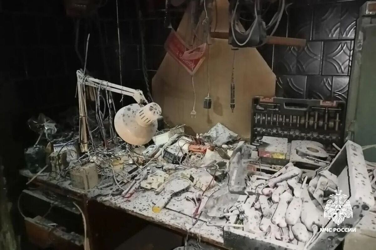 Костромские пожары: в производственном цехе на Гвардейской улице загорелись бытовки