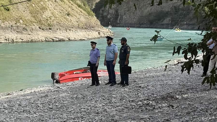 Женщина погибла после падения за борт катера в Дагестане