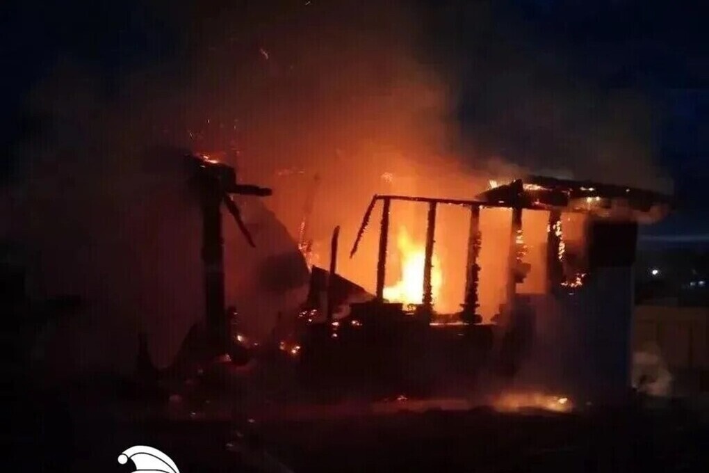 В Ленобласти за сутки сгорели три дома, семь бань и даже сено в прицепе