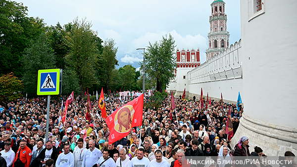 Крестный ход с мощами Дмитрия Донского завершился у Новодевичьего монастыря