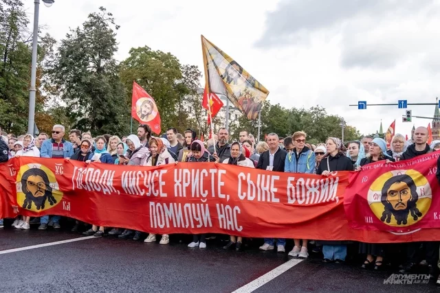 С Богоматерью и молитвой. Состоялся Общемосковский крестный ход
