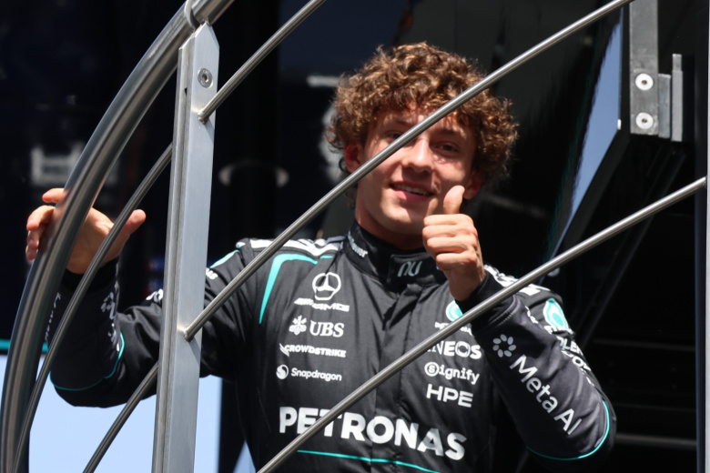 Пилот Mercedes выиграл этап «Формулы-1», стартовав с 19-го места