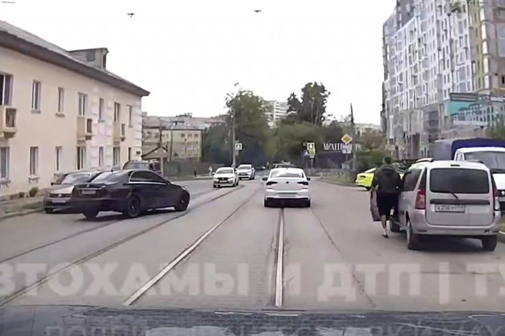 Калужский "Мерседес" мог сбить пешехода на "зебре" в центре Тулы