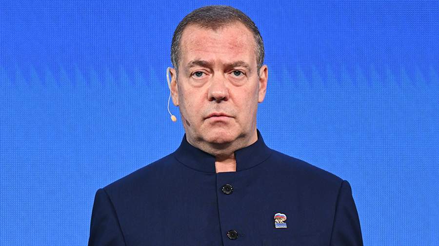 Медведев призвал государство и бизнес готовиться к модернизации ВПК